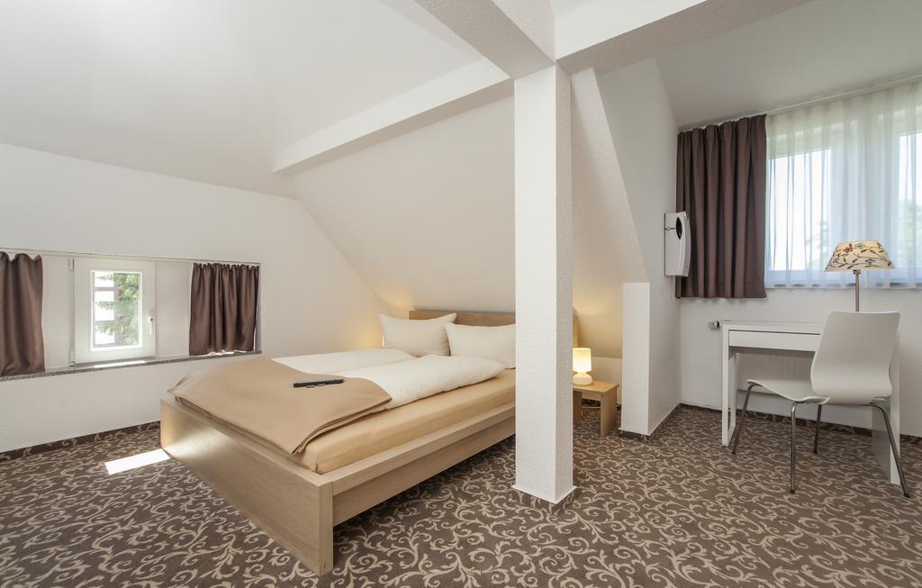 Pension Lok-Inn Walluf Oda fotoğraf