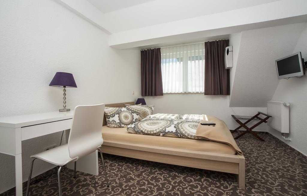 Pension Lok-Inn Walluf Oda fotoğraf